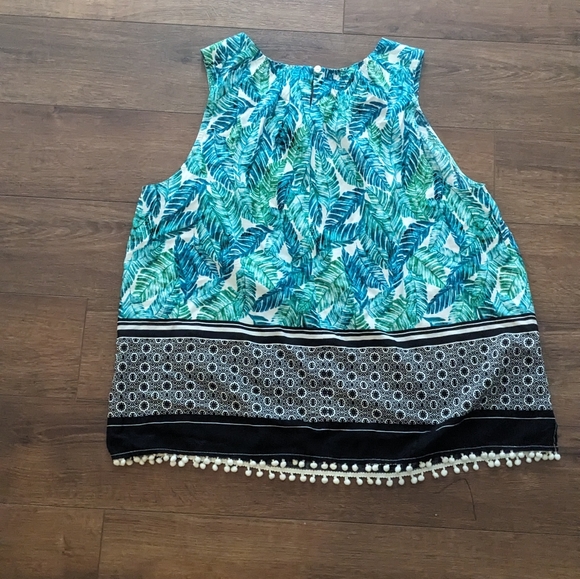 Tropical print sleeveless top with white pompom‎ trim size xl - Picture 2 of 3
